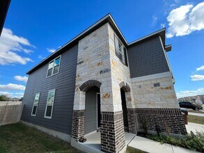 4684 Via Sonoma Trail in Converse, TX - Building Photo - Building Photo