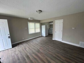 454 Mueller Ave in Ferguson, MO - Building Photo - Building Photo