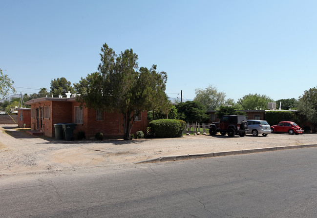 2245-2255 E Water St in Tucson, AZ - Foto de edificio - Building Photo