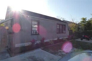 6905 3rd St N in St. Petersburg, FL - Building Photo