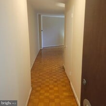 224 W Rittenhouse Square in Philadelphia, PA - Building Photo - Building Photo