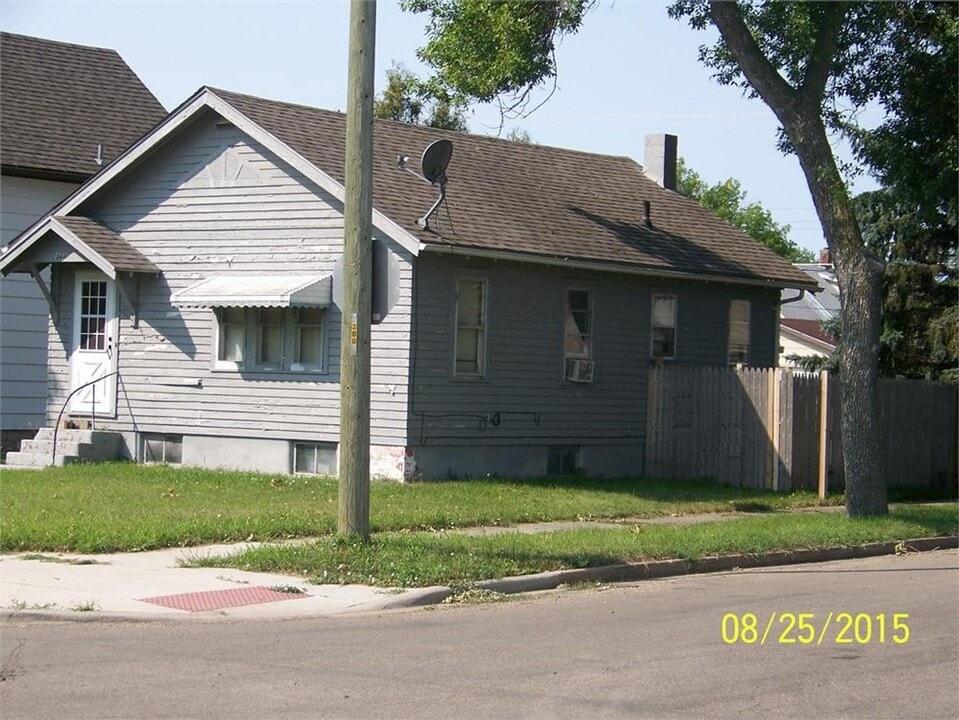 223 N Kline St in Aberdeen, SD - Building Photo