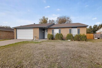 6805 Newcastle Pl in North Richland Hills, TX - Foto de edificio - Building Photo