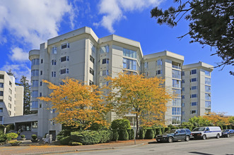 White Rock Square Ii in White Rock, BC - Building Photo - Building Photo