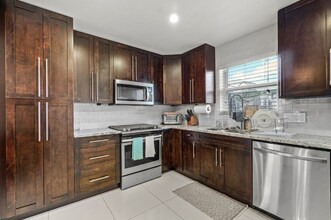 306 SW 11th Ave in Boynton Beach, FL - Building Photo - Building Photo