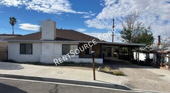 808 Arville Ave in Barstow, CA - Building Photo