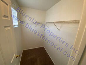 13337 Fern Holw Wy in Victorville, CA - Foto de edificio - Building Photo