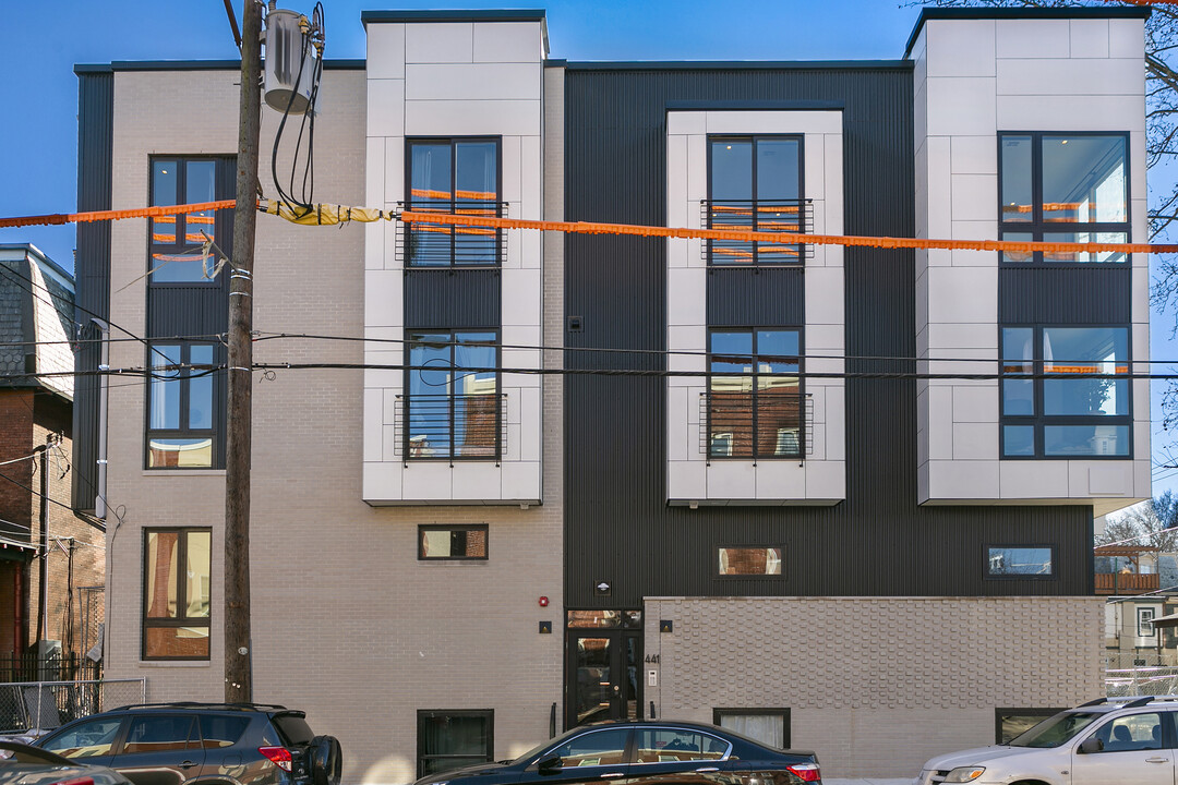 441 N 35th St in Philadelphia, PA - Building Photo