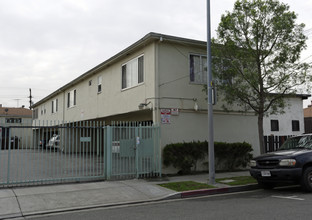 Park Villa Apartments in Huntington Park, CA - Building Photo - Building Photo