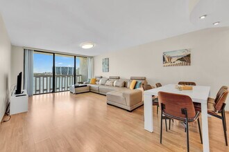 17900 N Bay Rd, Unit 603 in Sunny Isles Beach, FL - Building Photo - Building Photo