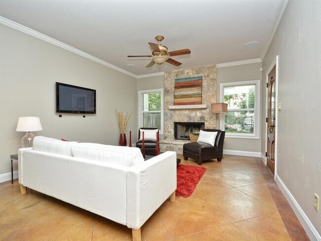 property at 907 Ellingson Ln