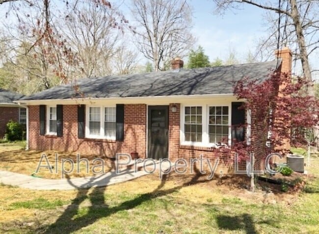 7 Pembroke Ln in Taylors, SC - Building Photo - Building Photo