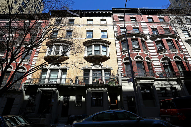 319 W 100th St in New York, NY - Foto de edificio - Building Photo