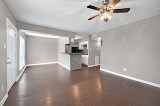 Rose Plaza in Houston, TX - Foto de edificio - Interior Photo