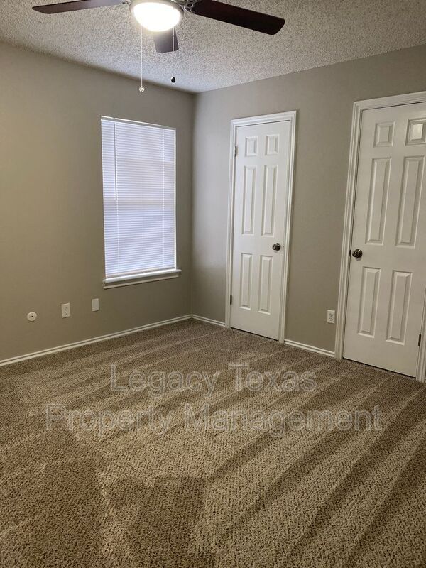1608 Sun Valley Dr in Cleburne, TX - Building Photo - Building Photo