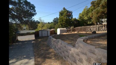 2431 Monterey Ave in Martinez, CA - Building Photo - Building Photo