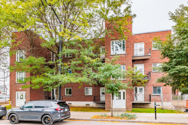 974 Décarie Boul in Montréal, QC - Building Photo - Building Photo