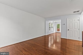 6377 Michael Robert Dr in Springfield, VA - Building Photo - Building Photo