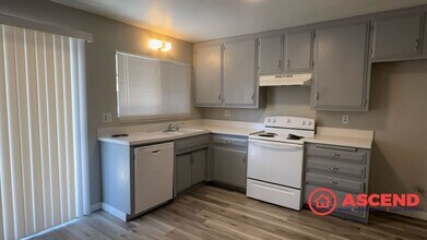 5619 Wilson Rd in Bakersfield, CA - Building Photo - Building Photo