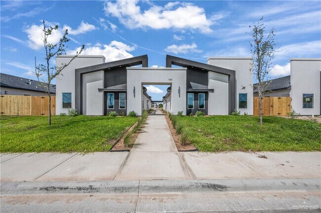 24 N 24th St in McAllen, TX - Building Photo - Building Photo