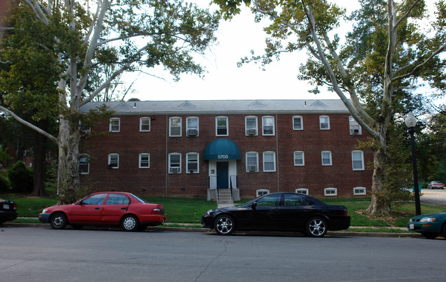 Westover Place in Arlington, VA - Foto de edificio - Building Photo