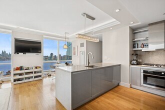 77 Hudson St, Unit 3203 in Jersey City, NJ - Building Photo - Building Photo