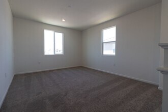 441 Gavi Ln in Manteca, CA - Foto de edificio - Building Photo