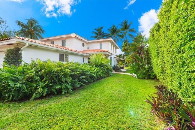 700 W 47th St in Miami Beach, FL - Foto de edificio - Building Photo
