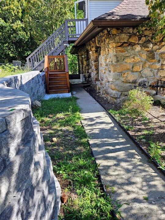 17 Prospect St in Highland Falls, NY - Building Photo