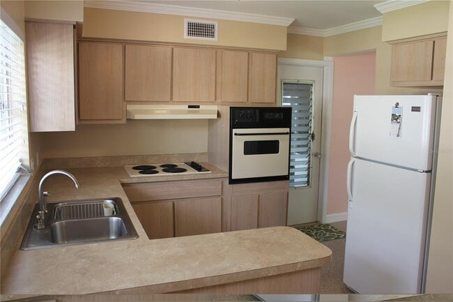 2025 Pine Ridge Dr in Clearwater, FL - Building Photo - Building Photo