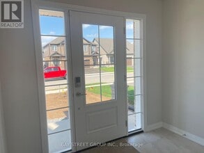 9348 White Oak Ave in Niagara Falls, ON - Building Photo - Building Photo