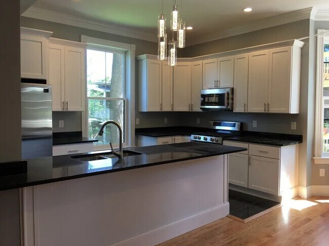93 Upland Rd, Unit 1 in Cambridge, MA - Building Photo - Building Photo