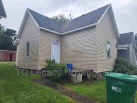 102 Denham St in Clarksburg, WV - Building Photo