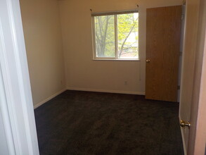 325 E 1225 N in Logan, UT - Foto de edificio - Building Photo