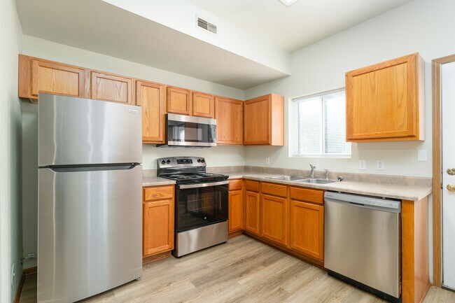 Lake Broadway Townhomes in Columbia, MO - Foto de edificio - Interior Photo
