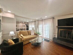 11874 Sunrise Valley Dr in Reston, VA - Building Photo - Building Photo