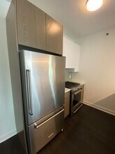 2470 N Lincoln Ave, Unit 521 in Chicago, IL - Building Photo - Building Photo