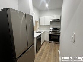 425 Park Dr, Unit 14 in Boston, MA - Building Photo