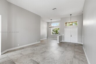 849 Crestview Cir in Weston, FL - Building Photo - Building Photo
