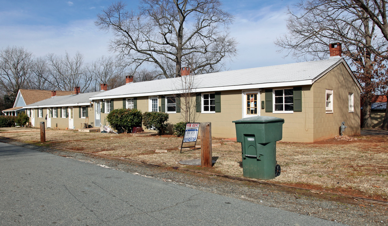 403-413 College St in Graham, NC - Building Photo