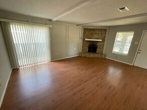 1305 Willow Wood Ct-Unit -1305 in Irving, TX - Foto de edificio - Building Photo