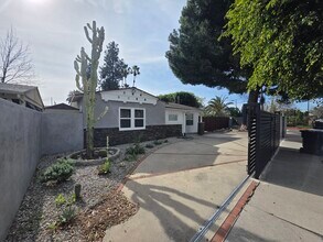 18822 Hart St in Reseda, CA - Foto de edificio - Building Photo