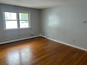 747 Silver St, Unit 2L in Manchester, NH - Foto de edificio - Building Photo