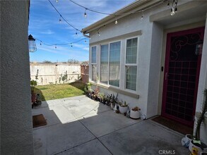 15895 Green Acres Ct in Victorville, CA - Foto de edificio - Building Photo