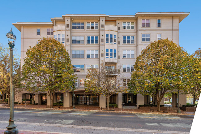 8045 Newell St in Silver Spring, MD - Foto de edificio - Building Photo