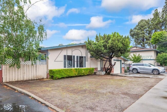 1883 Robin Ln in Concord, CA - Building Photo - Building Photo