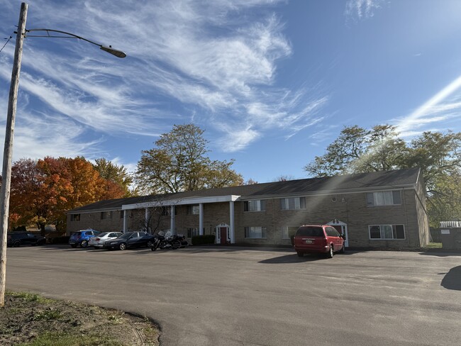 Carriage House Apartments in Lansing, MI - Foto de edificio - Building Photo