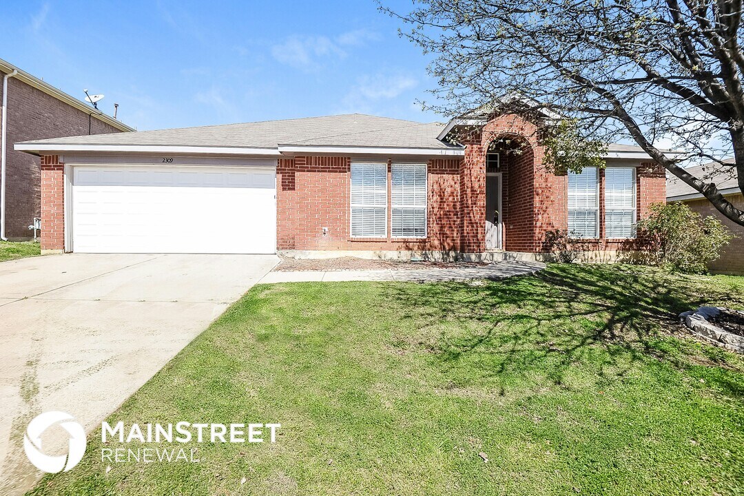 2309 Eden Green Dr in Arlington, TX - Building Photo