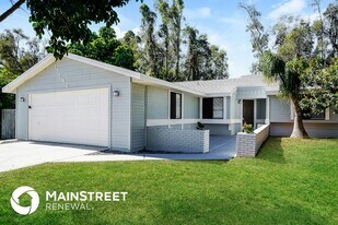 17192 Phlox Dr in Ft. Myers, FL - Building Photo