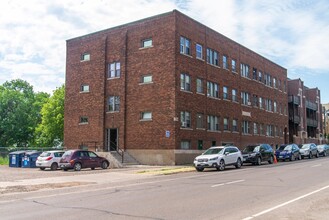 Hollywood and Williams Apartments in Duluth, MN - Building Photo - Building Photo